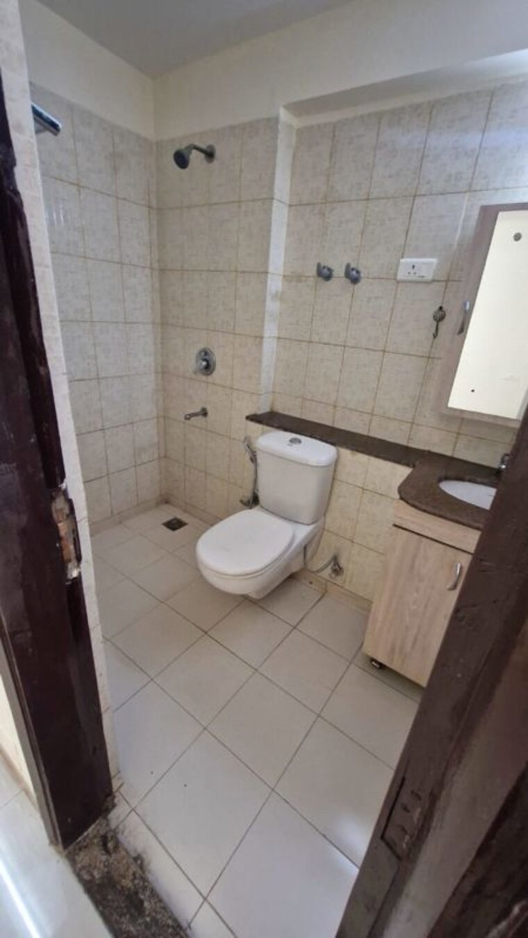 Bathroom, unitech-woodstock-floors 3 Bedroom 240 Sq.Ft. Builder Floor In Sector 50 Gurgaon 10675354