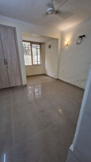 Room in 3 BHK Builder Floor at Unitech Woodstock Floors, Sector 50 – for Rent