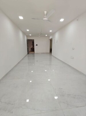 Room in 3 BHK Apartment at Unique Aura Mumbai, Santacruz West – for Rent