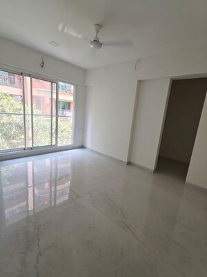 Room in 3 BHK Apartment at Unique Aura Mumbai, Santacruz West – for Rent