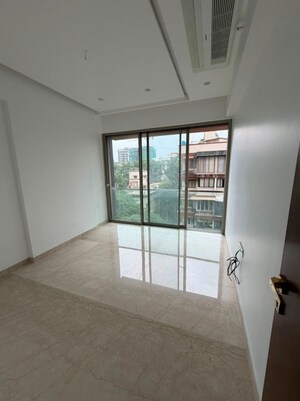 Room in 4 BHK Apartment at Jasani Apollo Heights, Khar West – for Sale