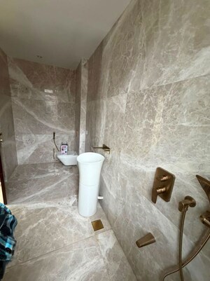 Bathroom in 4 BHK Apartment at Jasani Apollo Heights, Khar West – for Sale