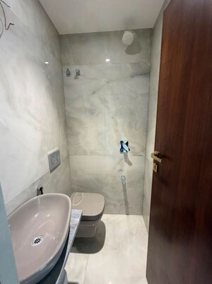 Bathroom in 4 BHK Apartment at Jasani Apollo Heights, Khar West – for Sale