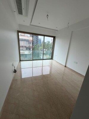 Room in 4 BHK Apartment at Jasani Apollo Heights, Khar West – for Sale