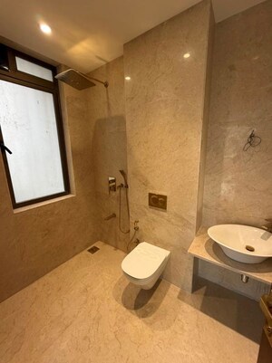 Bathroom in 4 BHK Apartment at Jasani Apollo Heights, Khar West – for Sale