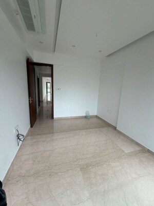 Room in 4 BHK Apartment at Jasani Apollo Heights, Khar West – for Sale