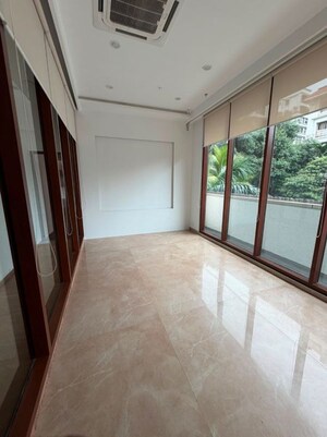Room in 4 BHK Apartment at Jasani Apollo Heights, Khar West – for Sale