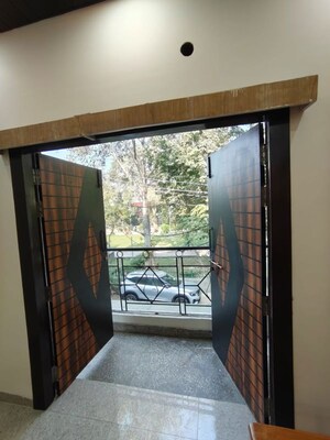 Room in 2 BHK Builder Floor at Sector 19 – for Rent