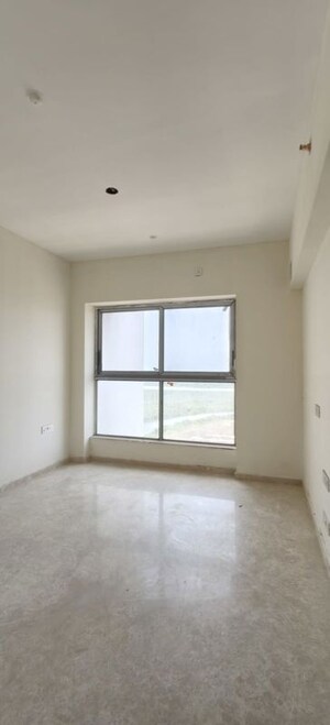 Room in 2 BHK Apartment at Sheth 72 West, Andheri West – for Rent
