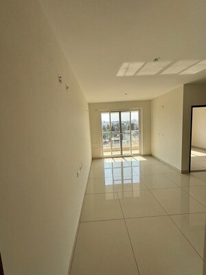 Room in 2 BHK Apartment at Brigade Laguna, Hebbal – for Sale