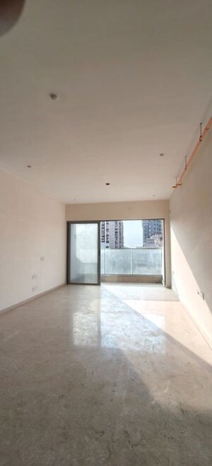Room in 4 BHK Apartment at Sheth 72 West, Andheri West – for Rent