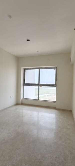 Room in 4 BHK Apartment at Sheth 72 West, Andheri West – for Rent