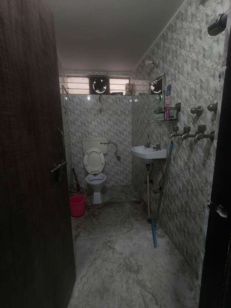 Bathroom, raja park Commercial Office Space 1500 Sq.Ft. In Raja Park Jaipur 10676031