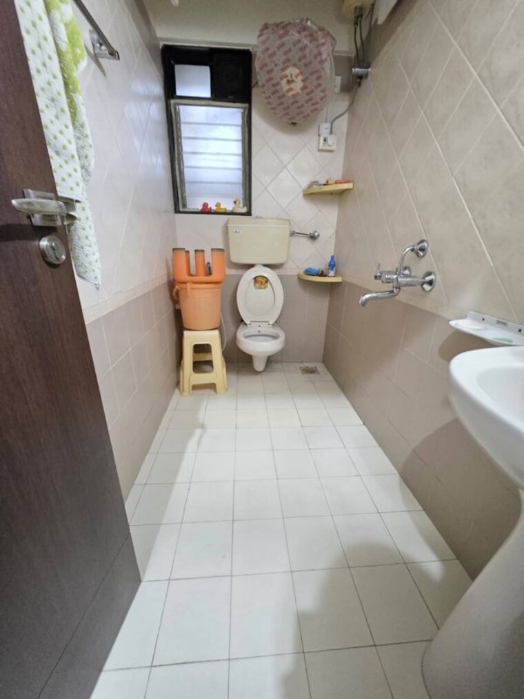 Bathroom, kanakia-samarpan 2.5 Bedroom 950 Sq.Ft. Apartment In Borivali East Mumbai 10676049