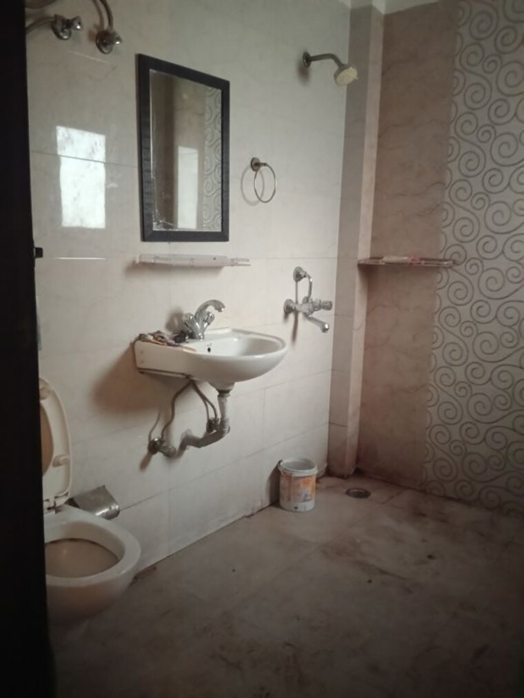 Bathroom, sector 42 3 Bedroom 1800 Sq.Ft. Builder Floor In Sector 42 Gurgaon 10676058