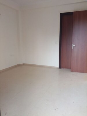 Room in 3 BHK Builder Floor at Sector 42 – for Rent