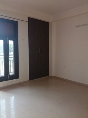 Room in 3 BHK Builder Floor at Sector 42 – for Rent