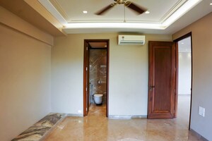 Room in 3 BHK Apartment at Kolte Patil K52, Khar West – for Rent