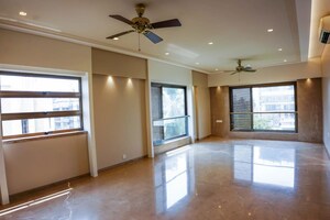 Room in 3 BHK Apartment at Kolte Patil K52, Khar West – for Rent