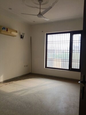 Room in 3 BHK Builder Floor at Sector 43 – for Rent
