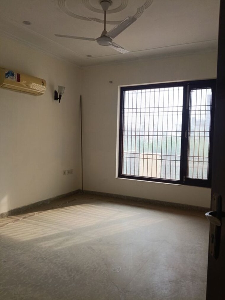 Room, sector 43 3 Bedroom 1600 Sq.Ft. Builder Floor In Sector 43 Gurgaon 10676067