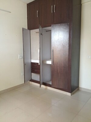 Room in 2 BHK Builder Floor at Sector 43 – for Rent