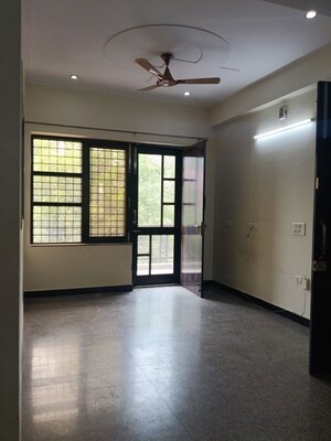 Room in 2 BHK Builder Floor at Sector 43 – for Rent