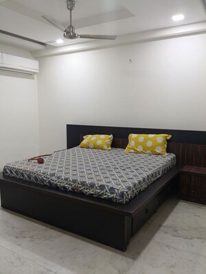 Bedroom in 3 BHK Builder Floor at Sector 43 – for Rent