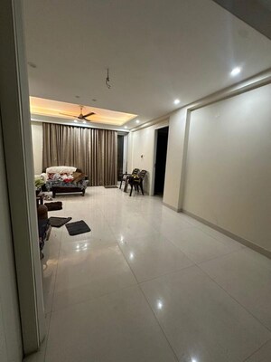 Room in 3 BHK Apartment at Riverdale Hazelwood Residences, High Ground – for Rent