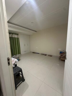 Room in 3 BHK Apartment at Riverdale Hazelwood Residences, High Ground – for Rent