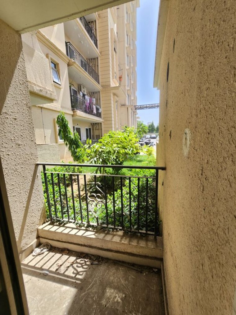 Balcony, signature-the-serenas 2 Bedroom 531 Sq.Ft. Apartment In Sohna Sector 36 Gurgaon 10676182