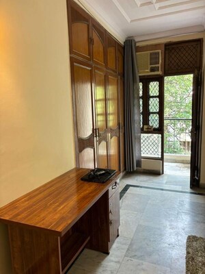 Room in 1 BHK Apartment at Hauz Khas – for Rent