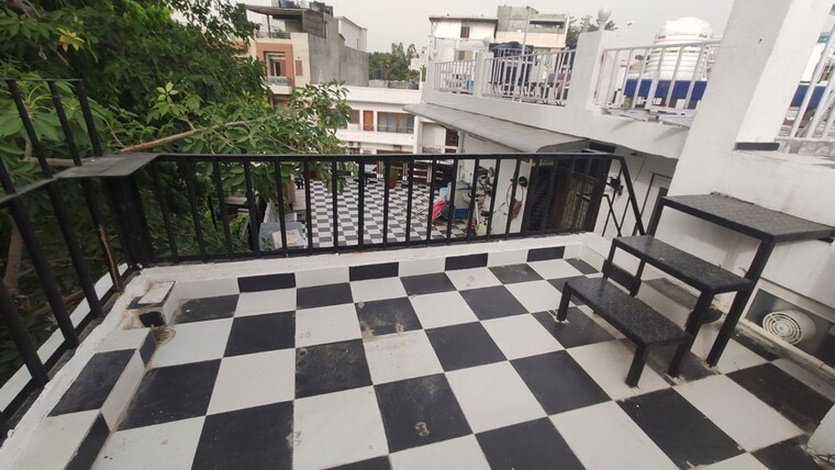 Balcony, safdarjung enclave 1 Bedroom 725 Sq.Ft. Apartment In Safdarjung Enclave Delhi 10676271