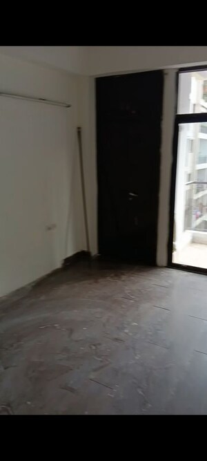 Room in 2 BHK Apartment at Ajnara Integrity, Raj Nagar Extension – for Rent