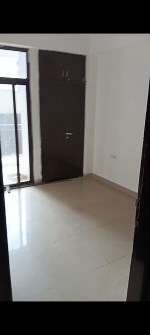 Room in 2 BHK Apartment at Ajnara Integrity, Raj Nagar Extension – for Rent