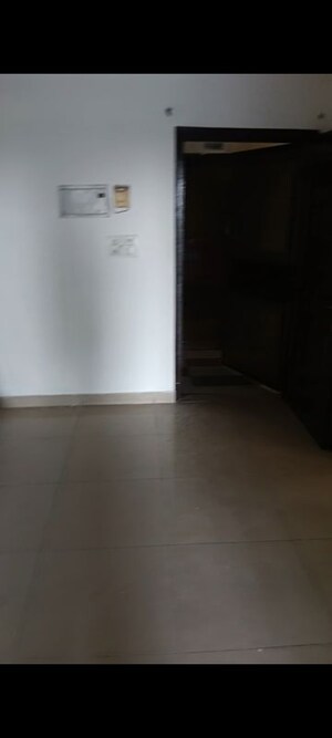 Room in 2 BHK Apartment at Ajnara Integrity, Raj Nagar Extension – for Rent