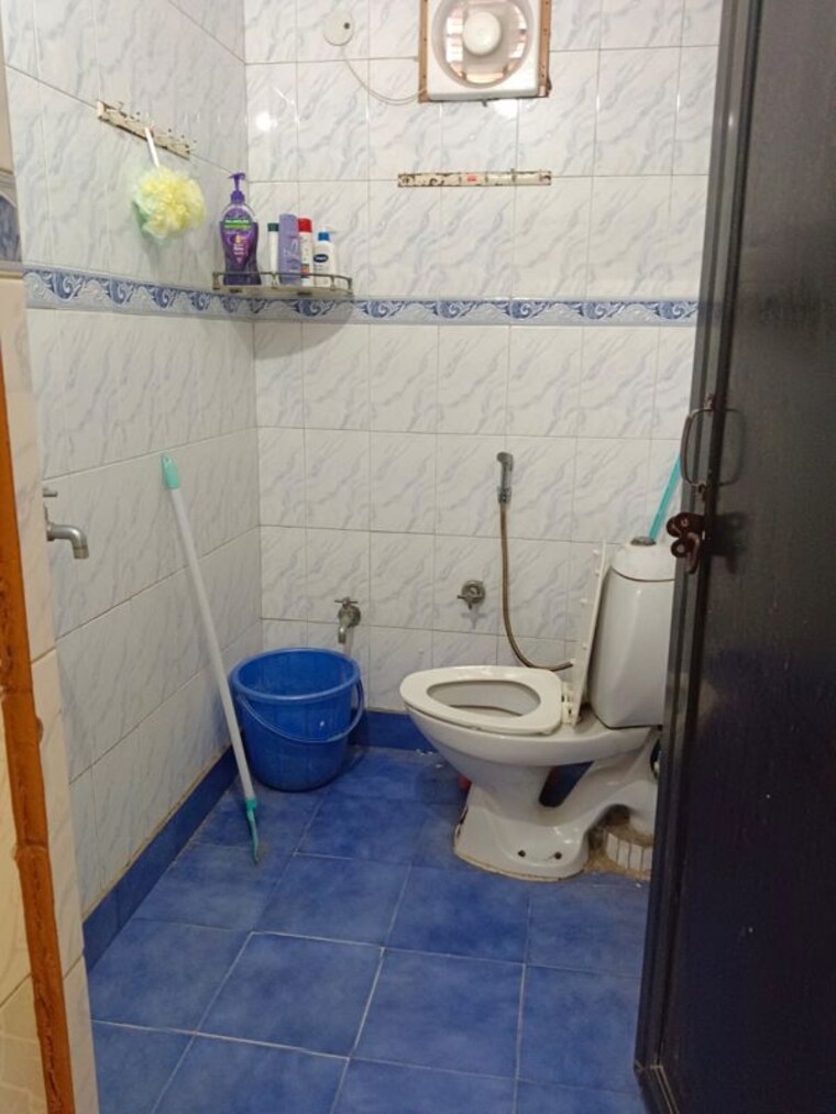 Bathroom, lajpat nagar 4 Studio 356 Sq.Ft. Builder Floor In Lajpat Nagar 4 Delhi 10676260