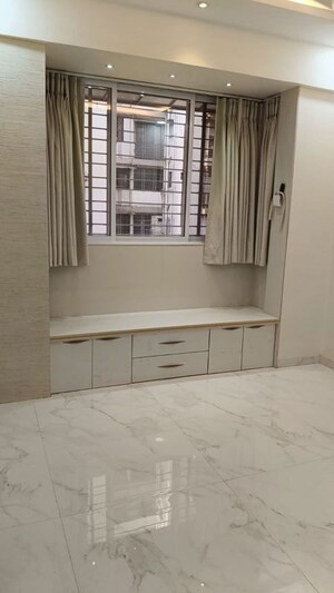 Room in 4 BHK Apartment at Lodha Woods, Kandivali East – for Rent