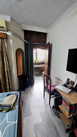 Room in 3 BHK Builder Floor at Chittaranjan Park – for Sale