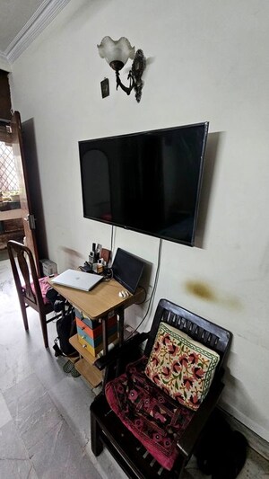 Furnished Amenities in 3 BHK Builder Floor at Chittaranjan Park – for Sale