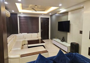 Team Area in 4 BHK Builder Floor at Vikas Puri – for Sale
