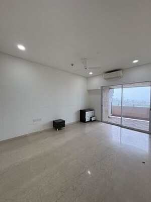 Room in 3 BHK Apartment at Lokhandwala Minerva Mahalaxmi, Mahalaxmi – for Rent