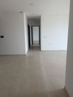 Room in 4 BHK Apartment at Lokhandwala Minerva Mahalaxmi, Mahalaxmi – for Rent