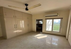 Room in 3 BHK Apartment at DLF The Primus, Sector 82a – for Rent