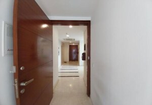 Room in 4 BHK Apartment at DLF The Primus, Sector 82a – for Rent