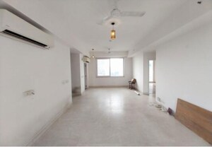 Room in 4 BHK Apartment at DLF The Primus, Sector 82a – for Rent