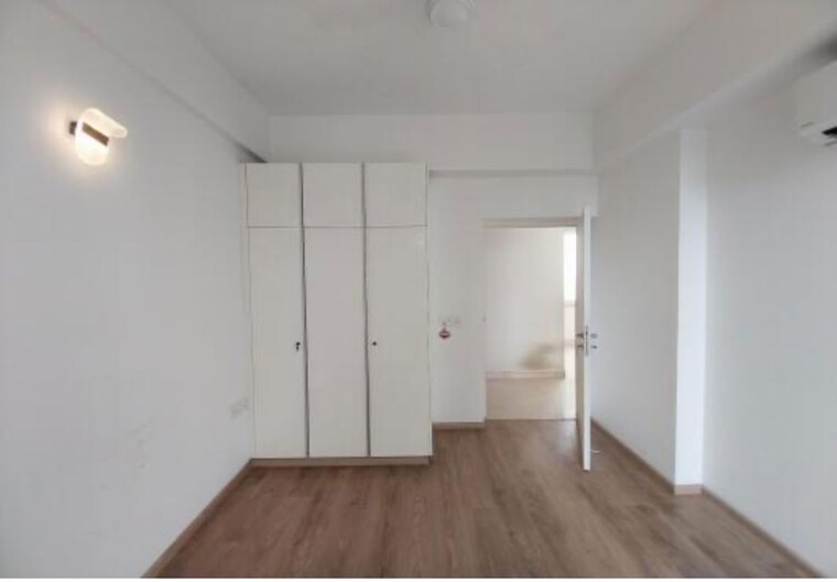 Room, dlf-the-primus 4 Bedroom 2576 Sq.Ft. Apartment In Sector 82a Gurgaon 10676486