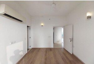 Room in 4 BHK Apartment at DLF The Primus, Sector 82a – for Rent