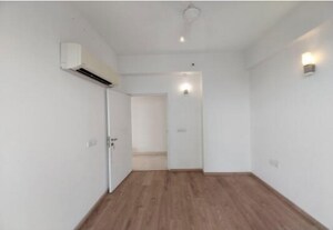 Room in 4 BHK Apartment at DLF The Primus, Sector 82a – for Rent