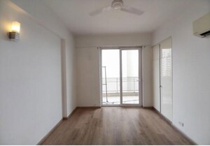 Room in 4 BHK Apartment at DLF The Primus, Sector 82a – for Rent